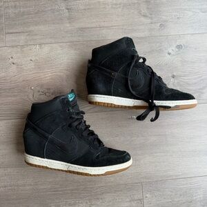 Nike DUNK SKY HI ESSENTIAL 'BLACK GUM' - size 9.5